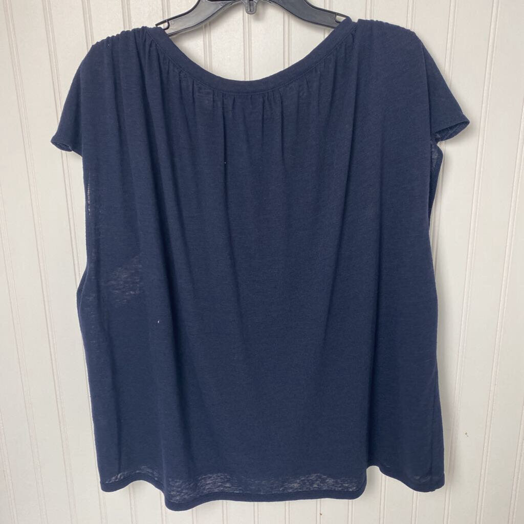 SLEEVLESS TOP