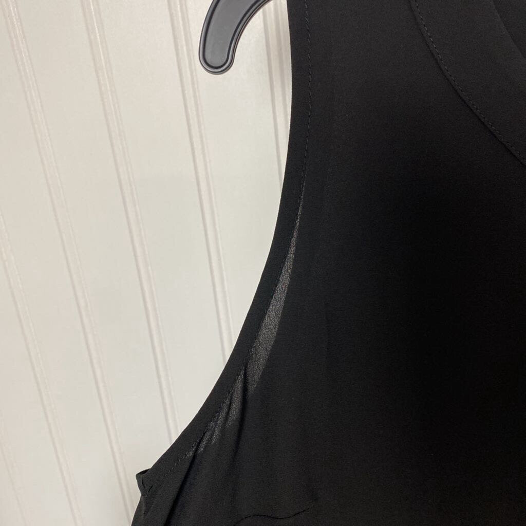 SHEAR SLEEVLESS TOP
