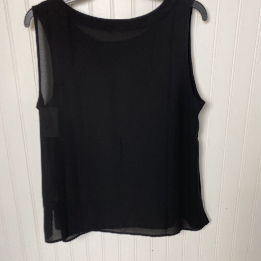 SHEAR SLEEVLESS TOP