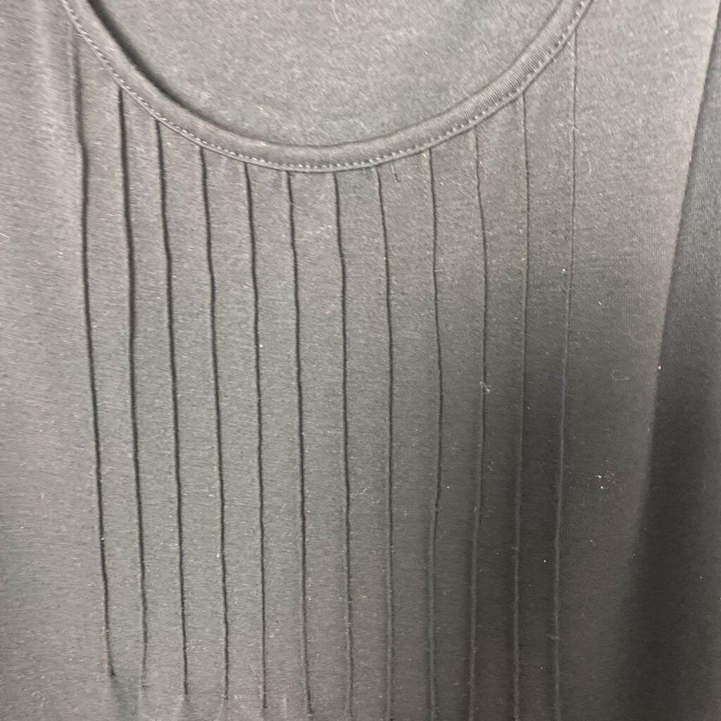 PLEATED SLEEVLESS TOP