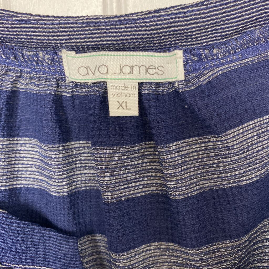 SLEEVELESS TOP