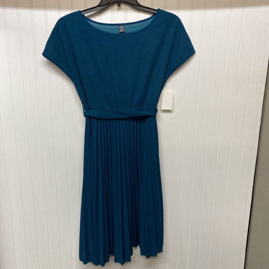 SHORT SLEEVE PLEATED SKIRT DRESS