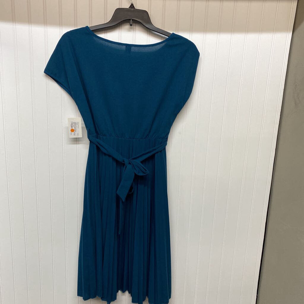 SHORT SLEEVE PLEATED SKIRT DRESS
