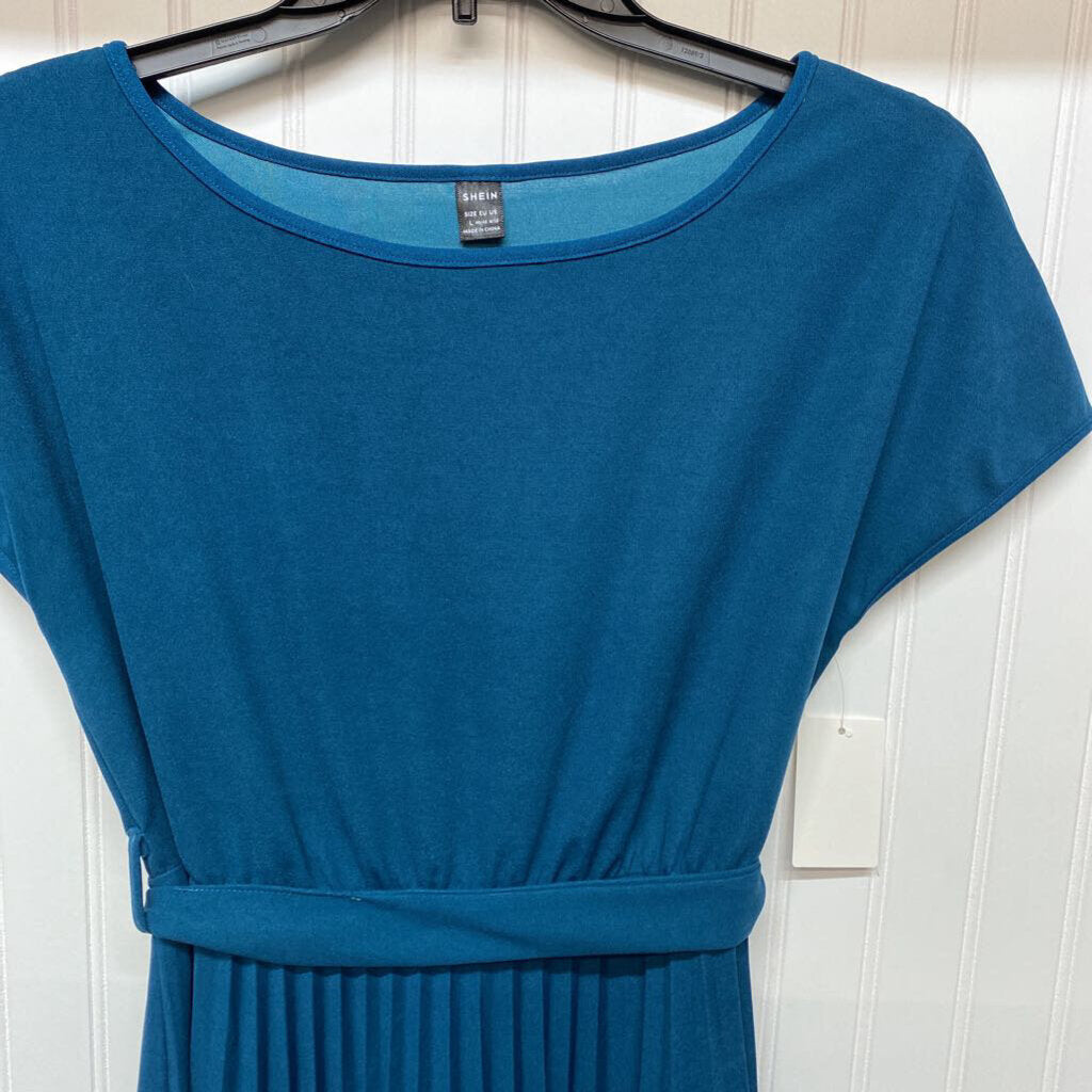 SHORT SLEEVE PLEATED SKIRT DRESS