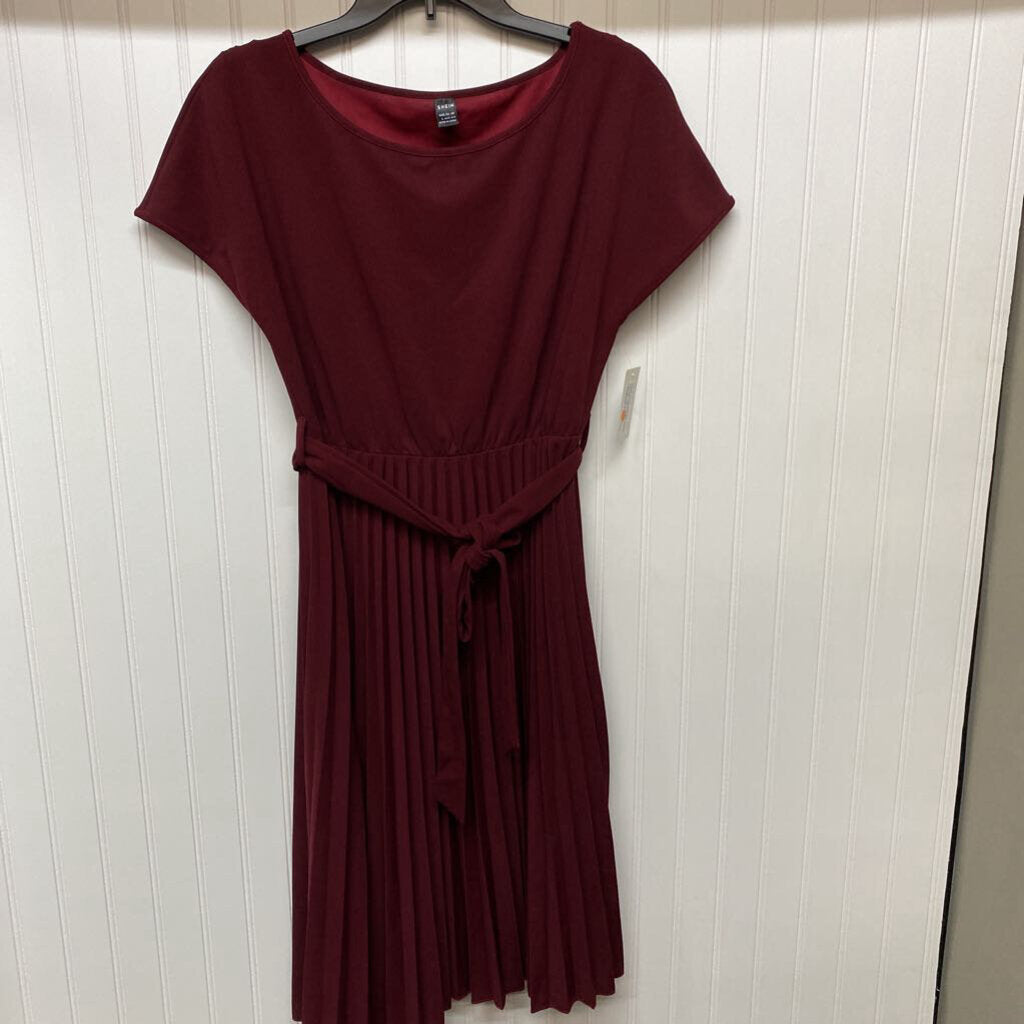 SHORT SLEEVE PLEATED SKIRT DRESS
