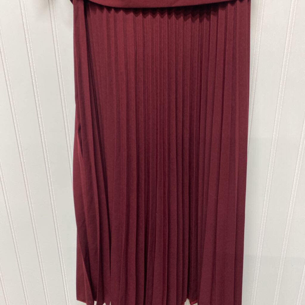 SHORT SLEEVE PLEATED SKIRT DRESS