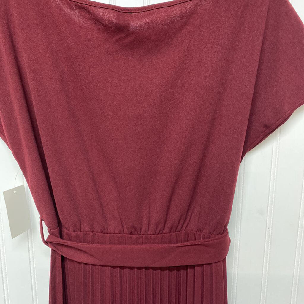 SHORT SLEEVE PLEATED SKIRT DRESS