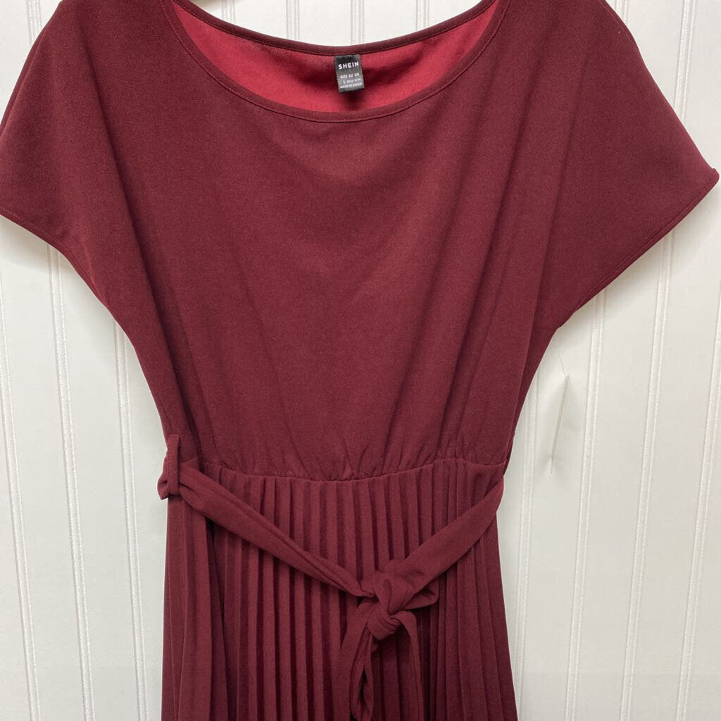 SHORT SLEEVE PLEATED SKIRT DRESS