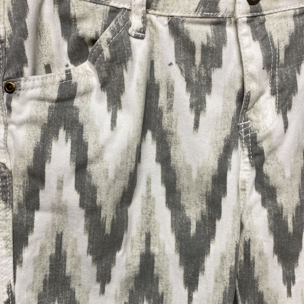 PATTERNED JEANS