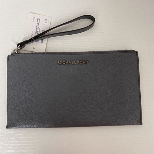 X LARGE WRISTLET BAG