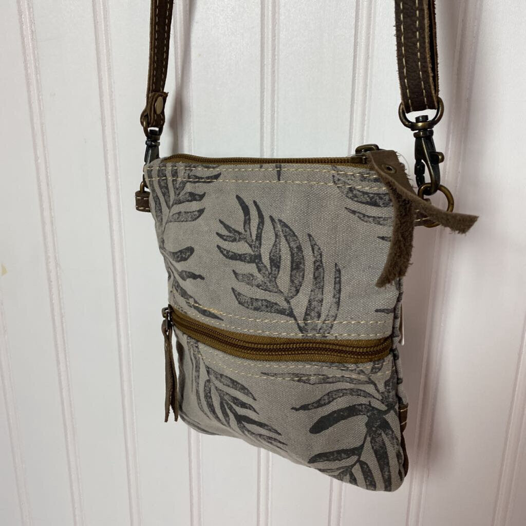 CROSSBODY