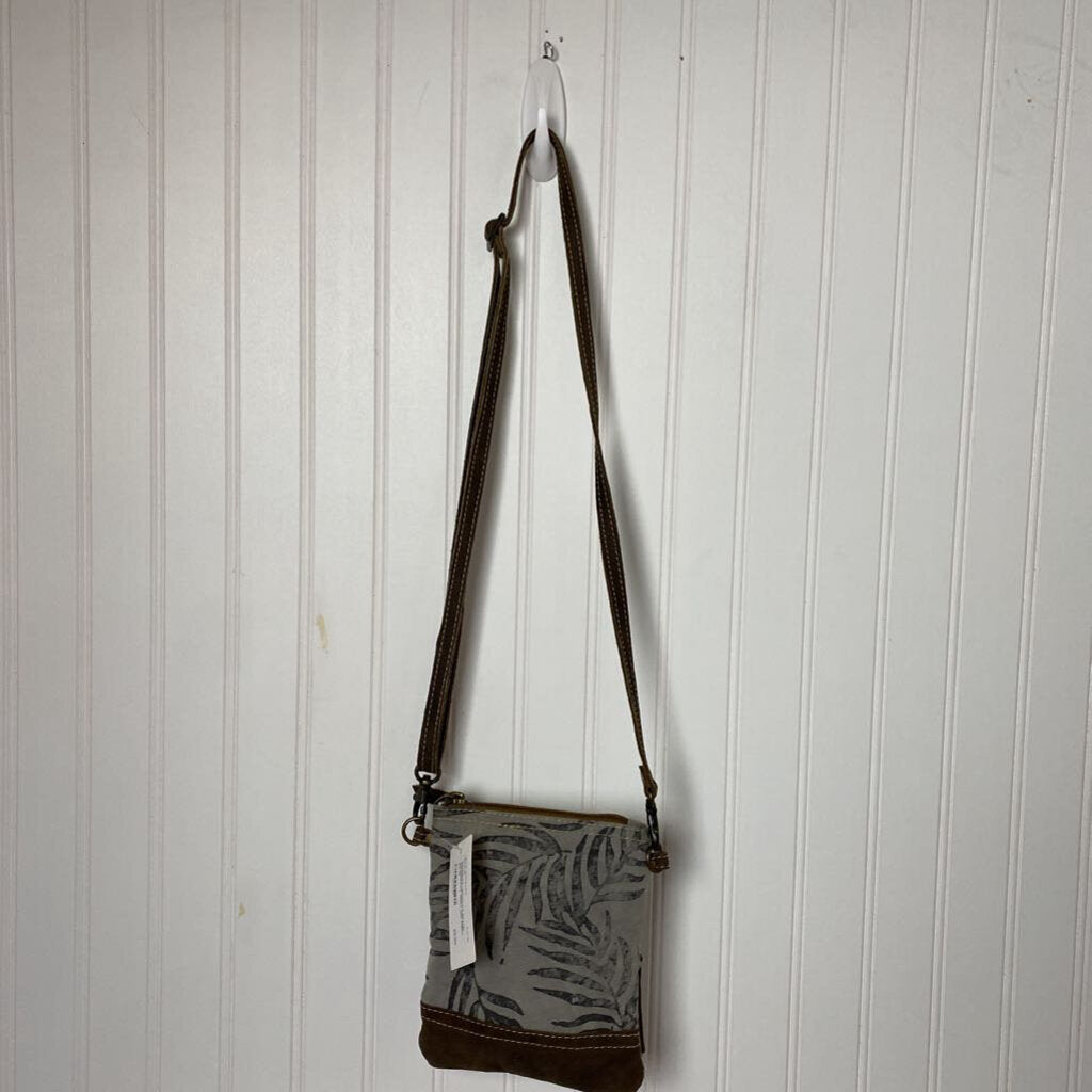 CROSSBODY