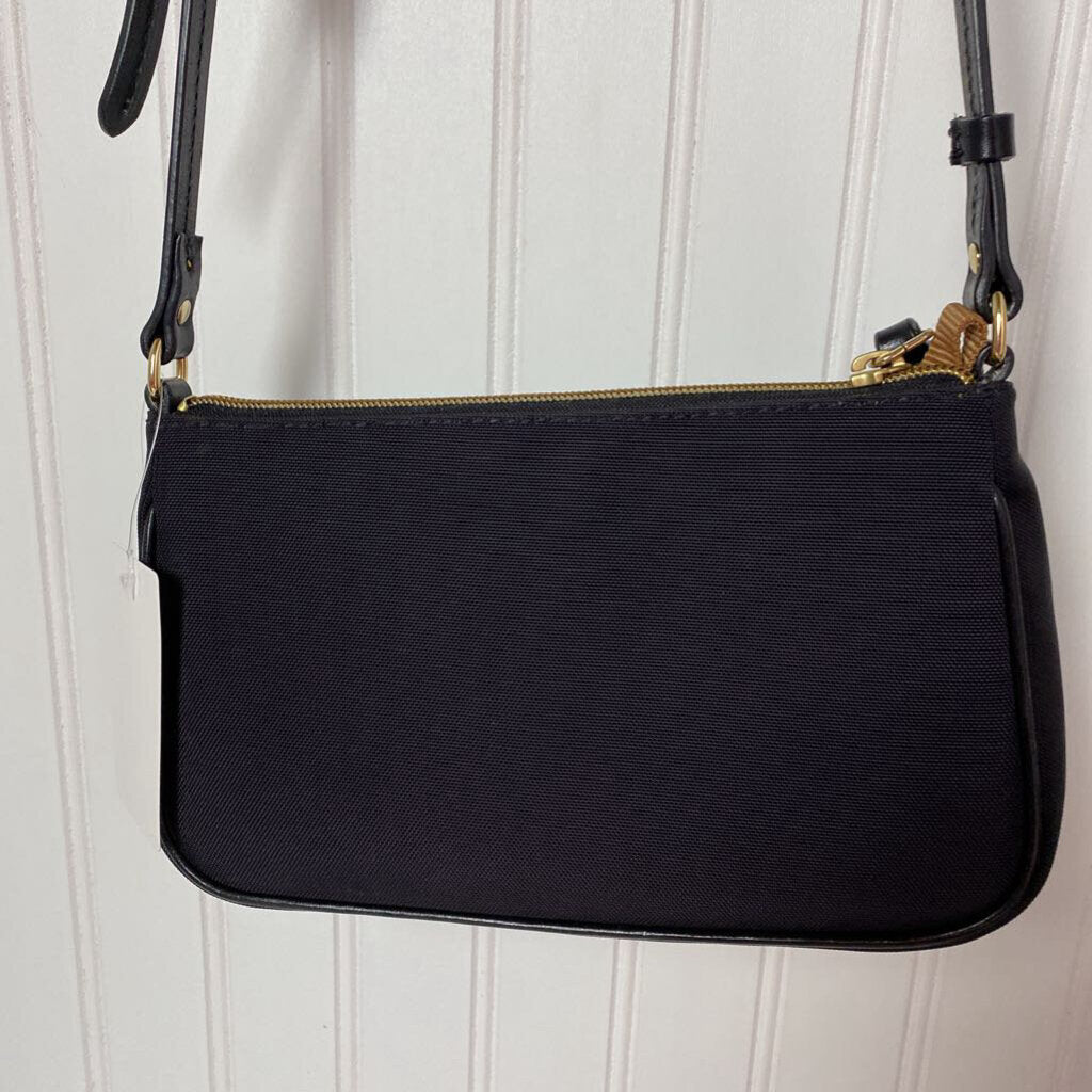 CROSSBODY