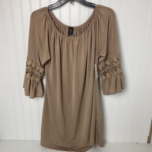 QUARTER SLEEVE TOP