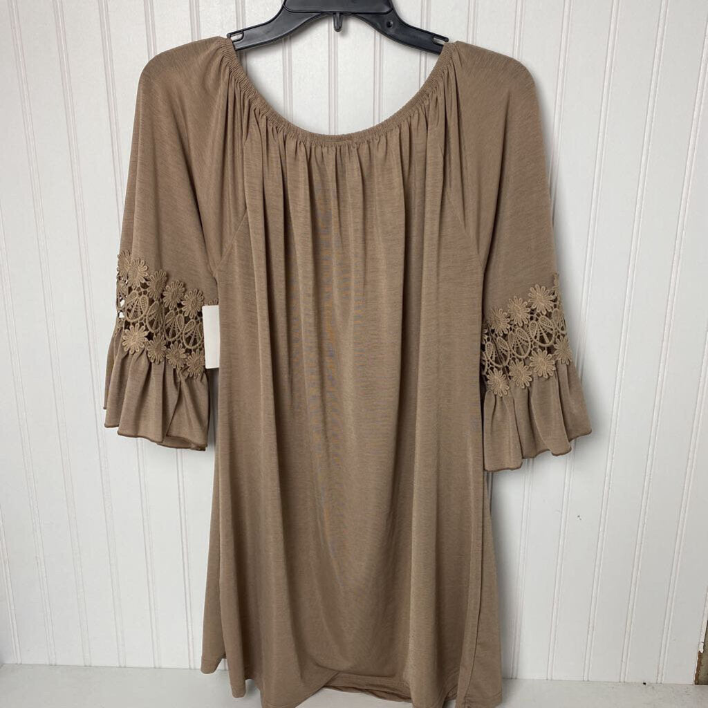 QUARTER SLEEVE TOP
