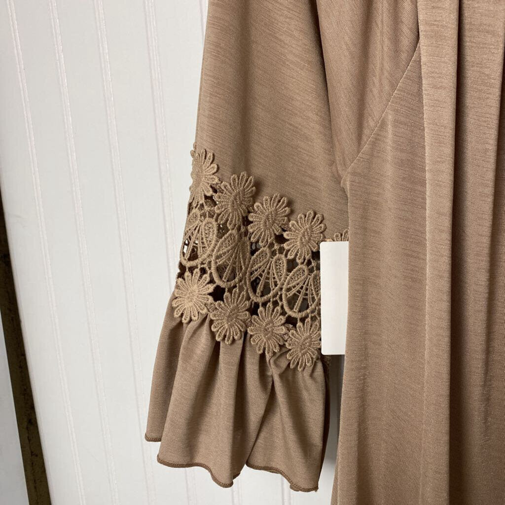 QUARTER SLEEVE TOP