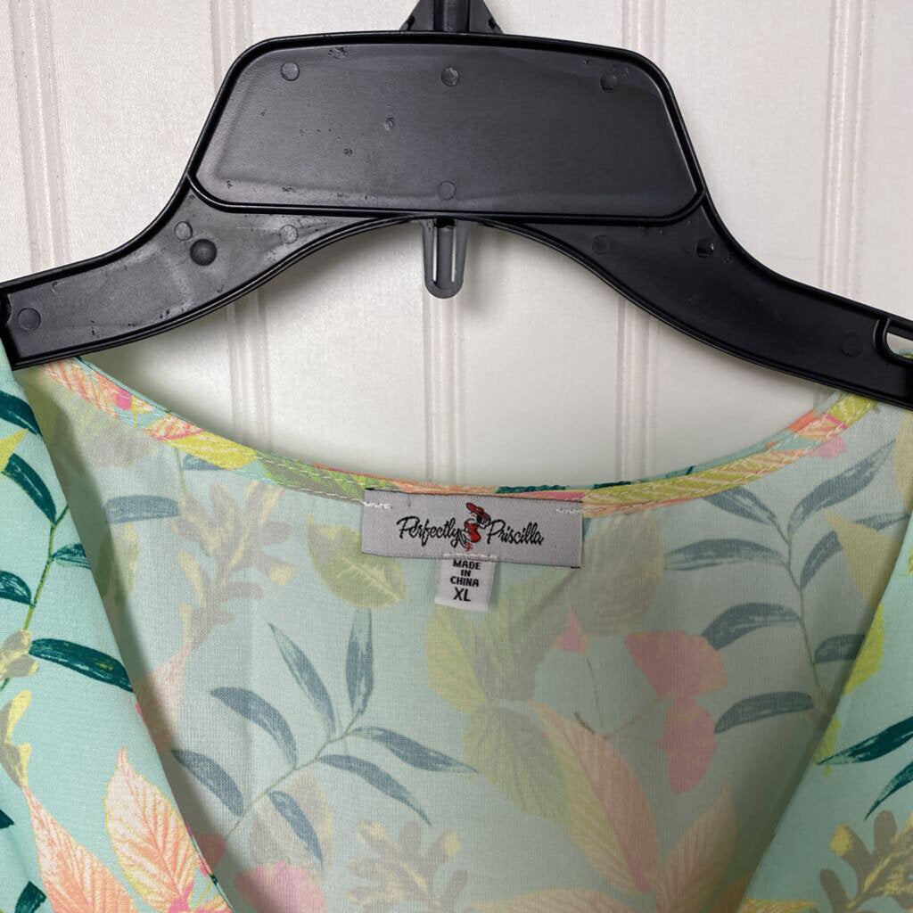 SLEEVELESS TOP