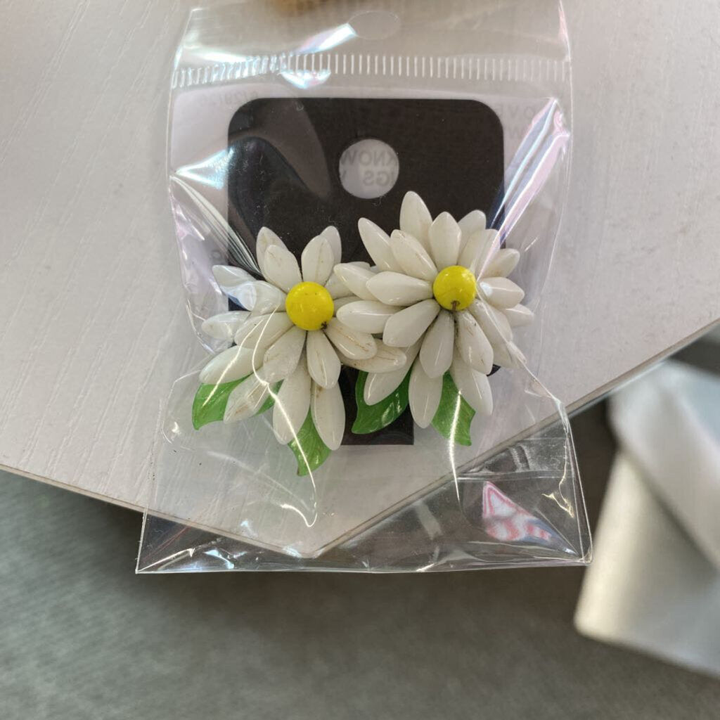 VINTAGE DAISY EARRINGS