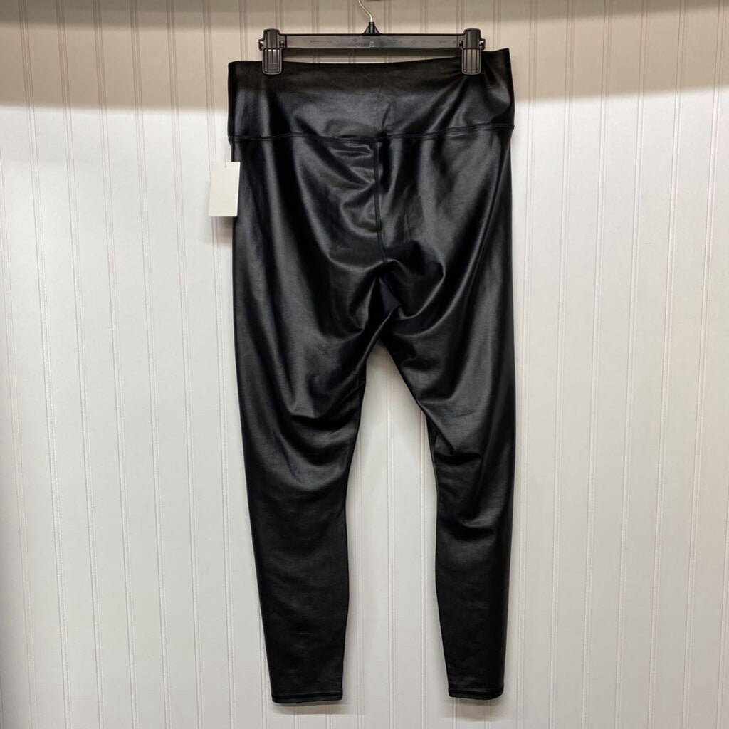 BLACK LEGGINGS