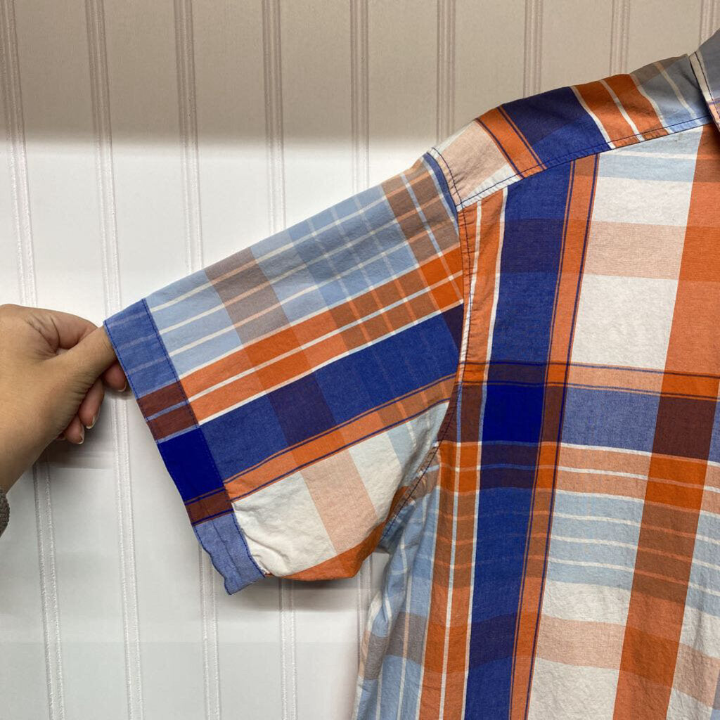 SHORT SLEEVED BUTTON DOWN