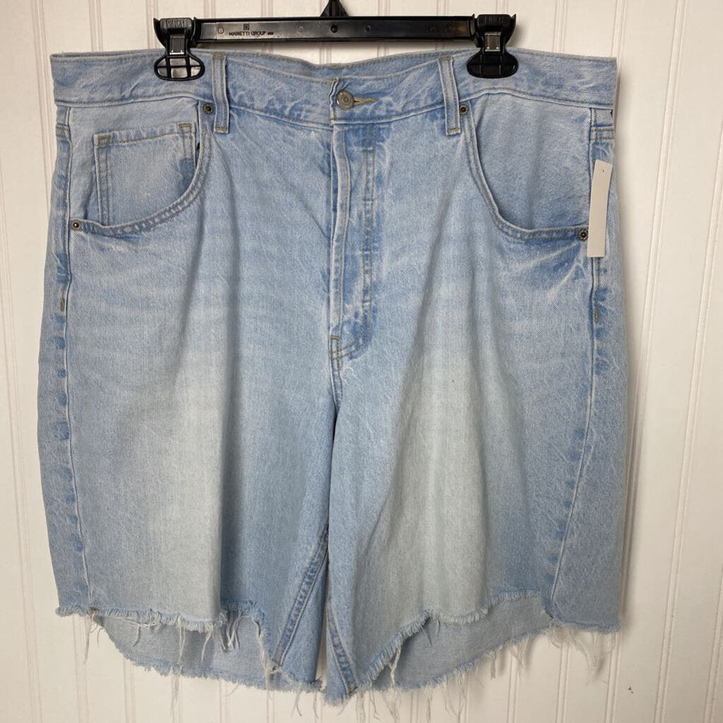 BUTTON FLY CUT OFF DENIM SHORTS