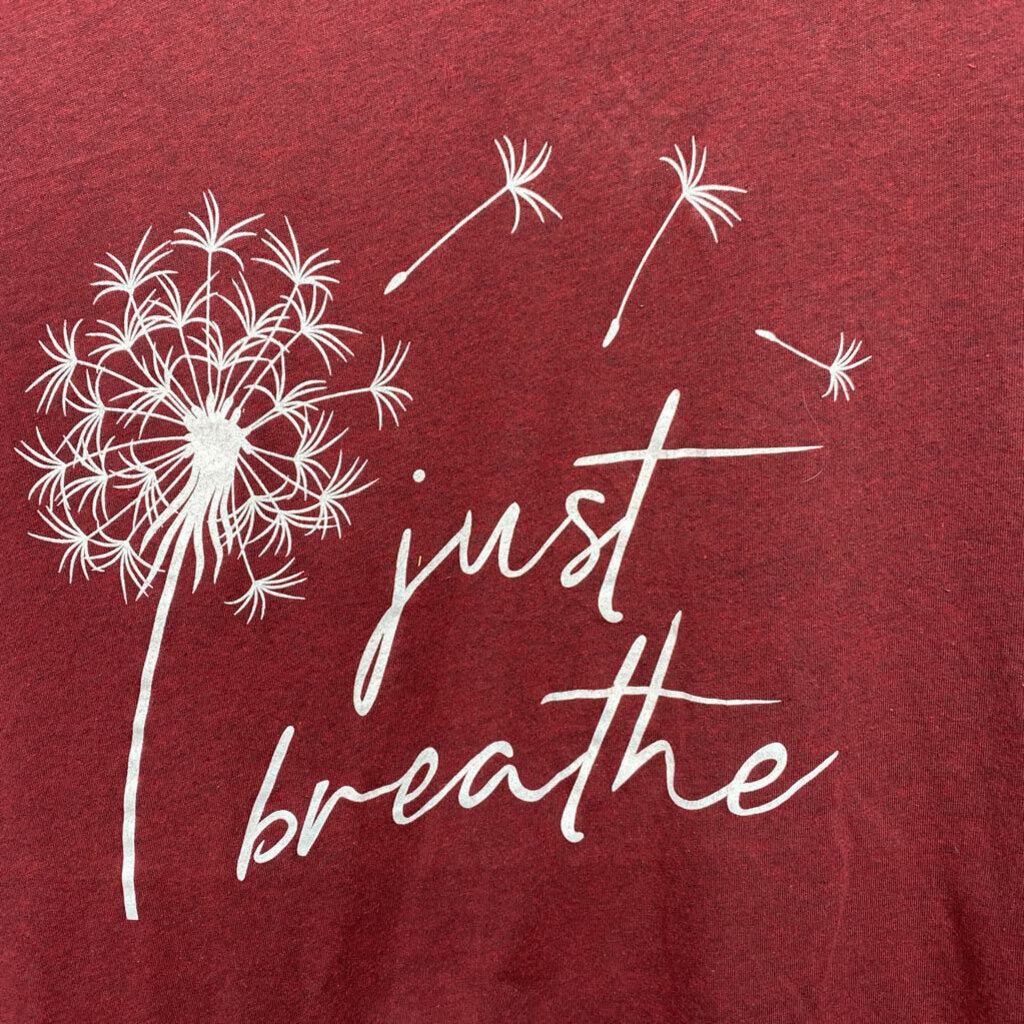 JUST BREATHE GRAPHIC TEE