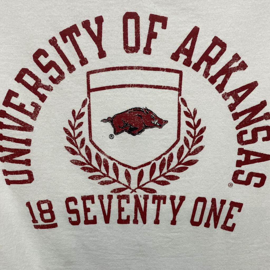U OF A V NECK TEE