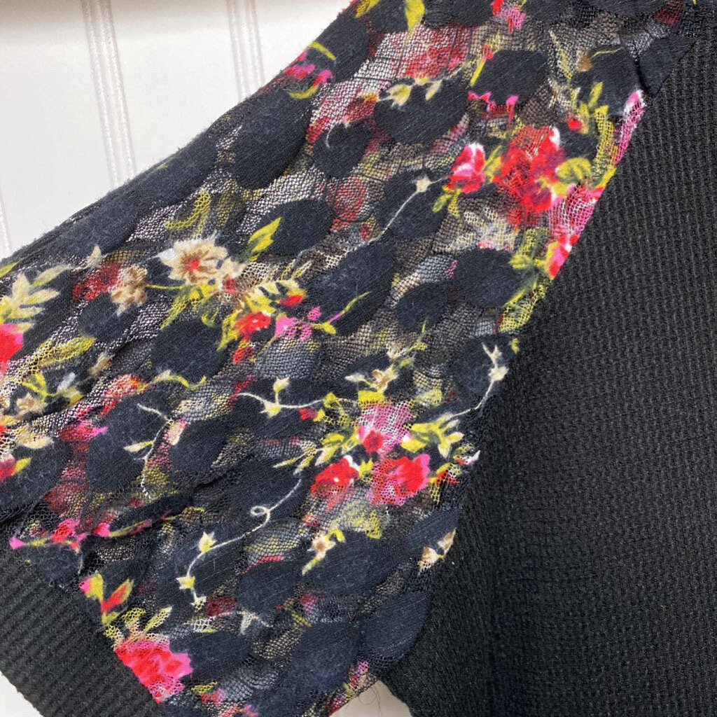 TEXTURED WITH LACE SLEEVES