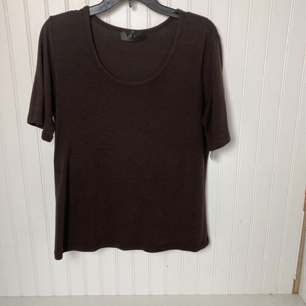 SOLID COLORED SHORT SLEEVED