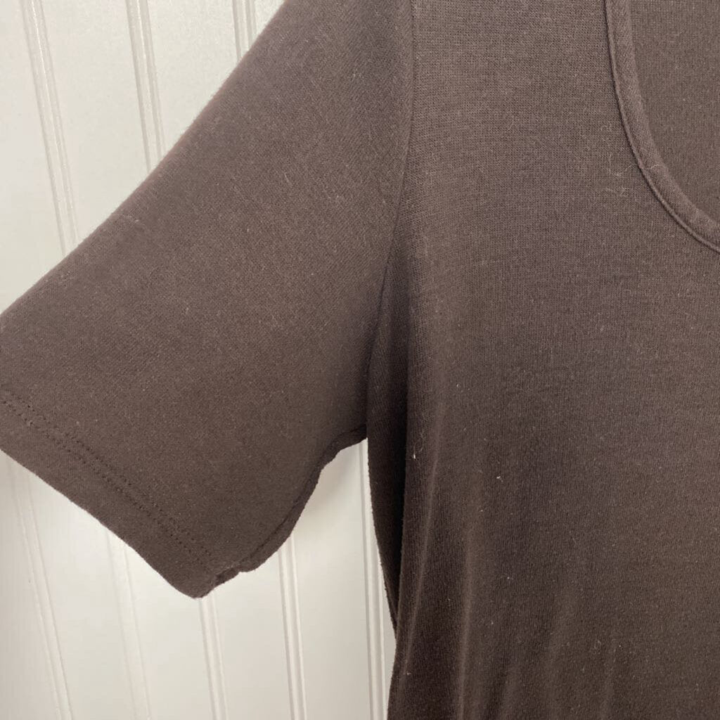 SOLID COLORED SHORT SLEEVED