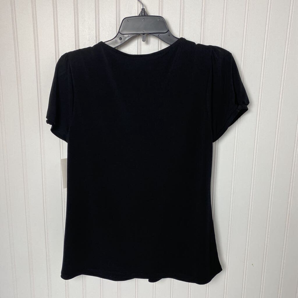 PLEATED NECK SHORT SLEEVED