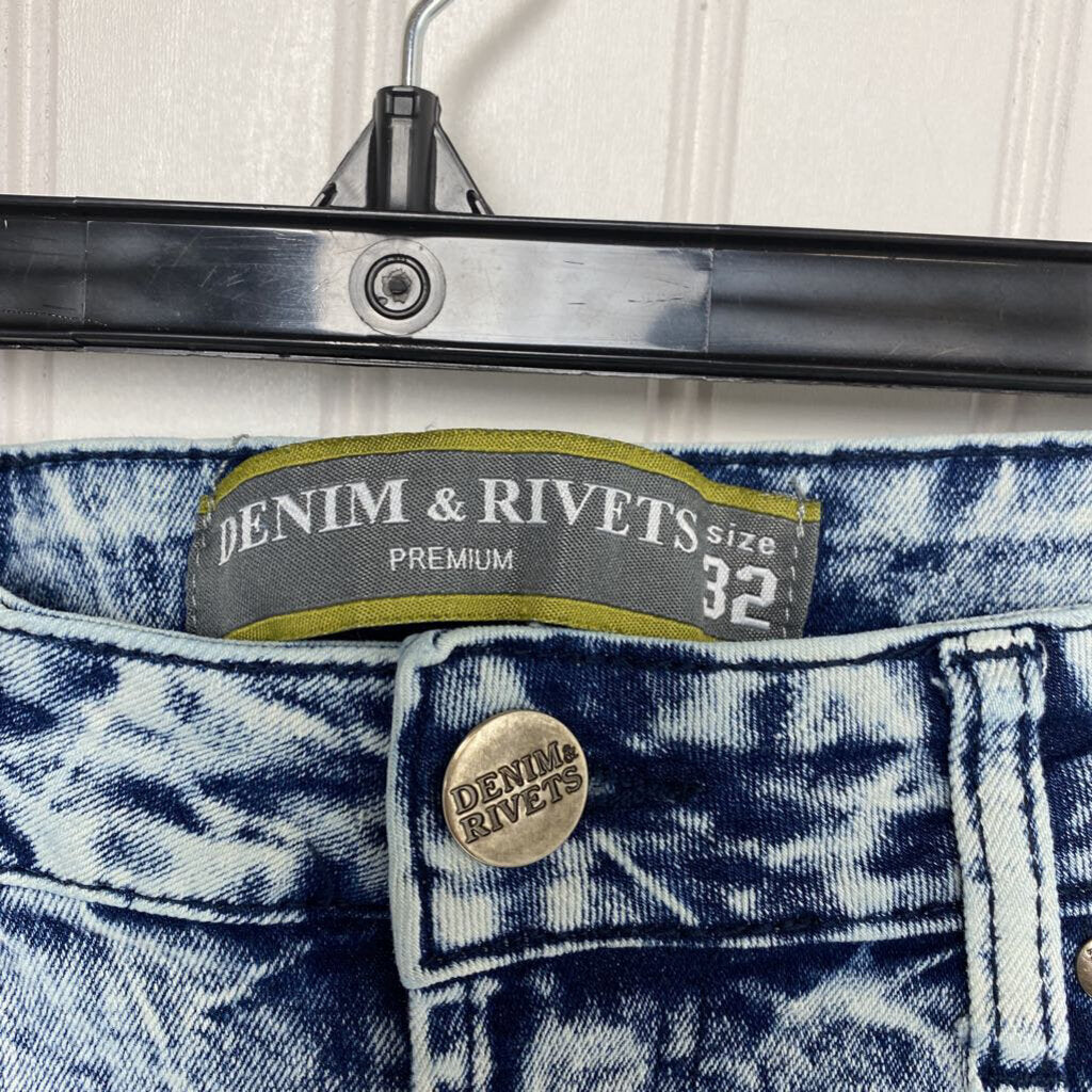DISTRESSED DENIM SHORTS