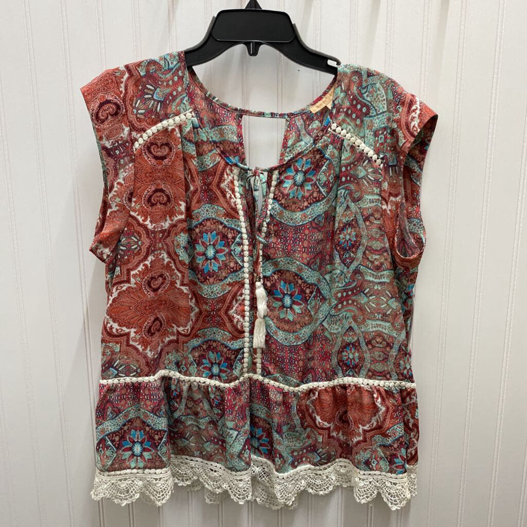 SLEEVLESS TOP