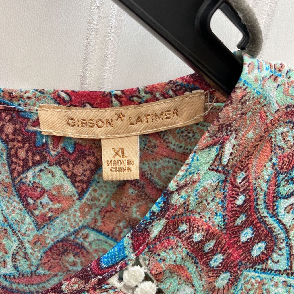 SLEEVLESS TOP