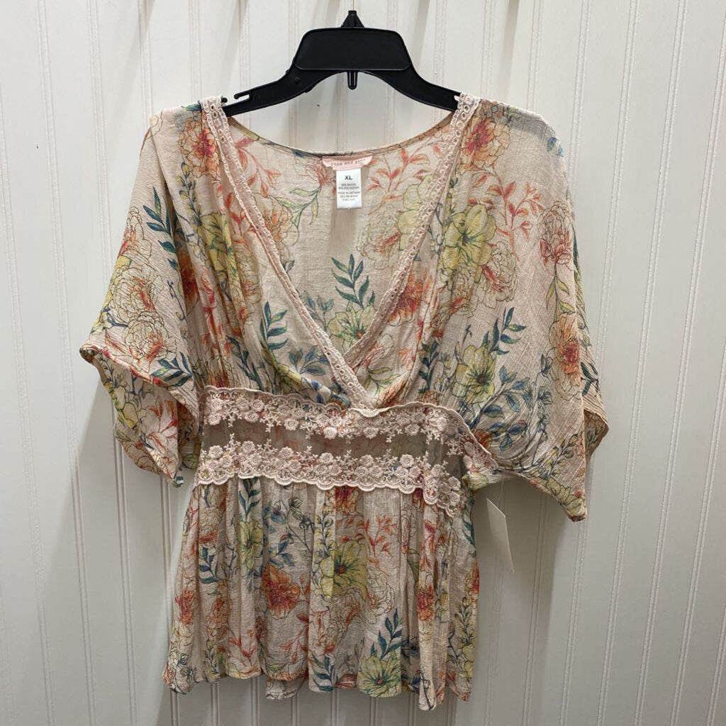 FLOWY SLEEVED TOP