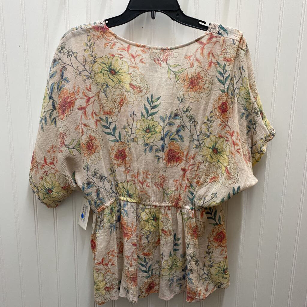 FLOWY SLEEVED TOP