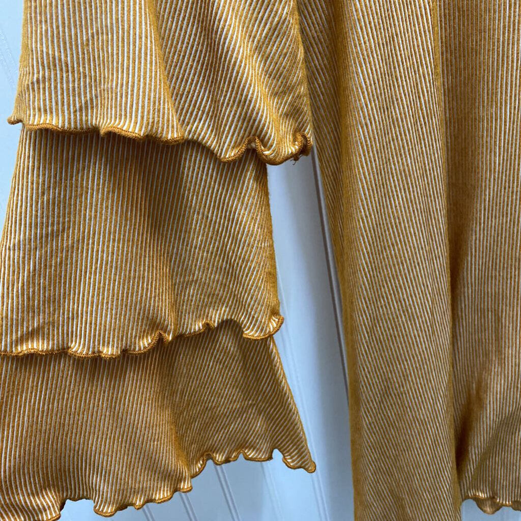 RUFFLED SLEEVED DRESS