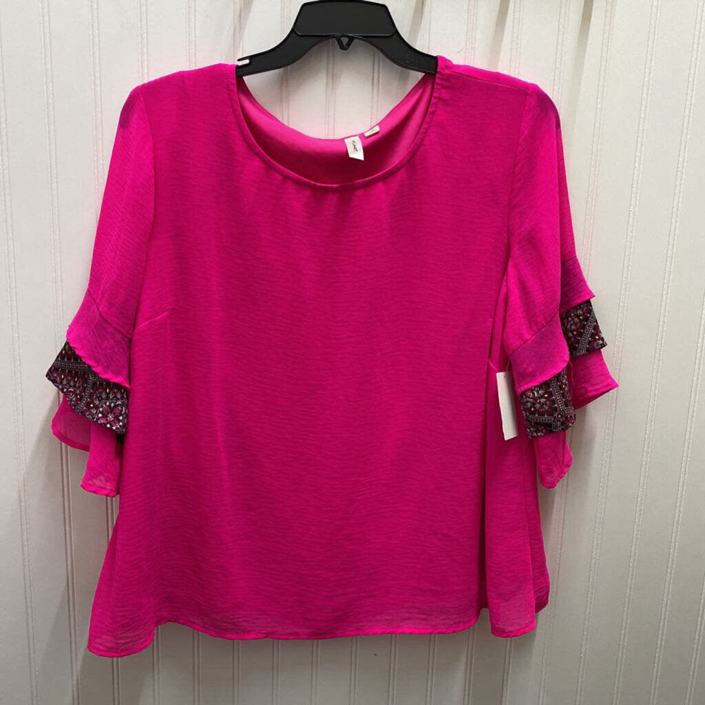 FLOWY SLEEVED TOP