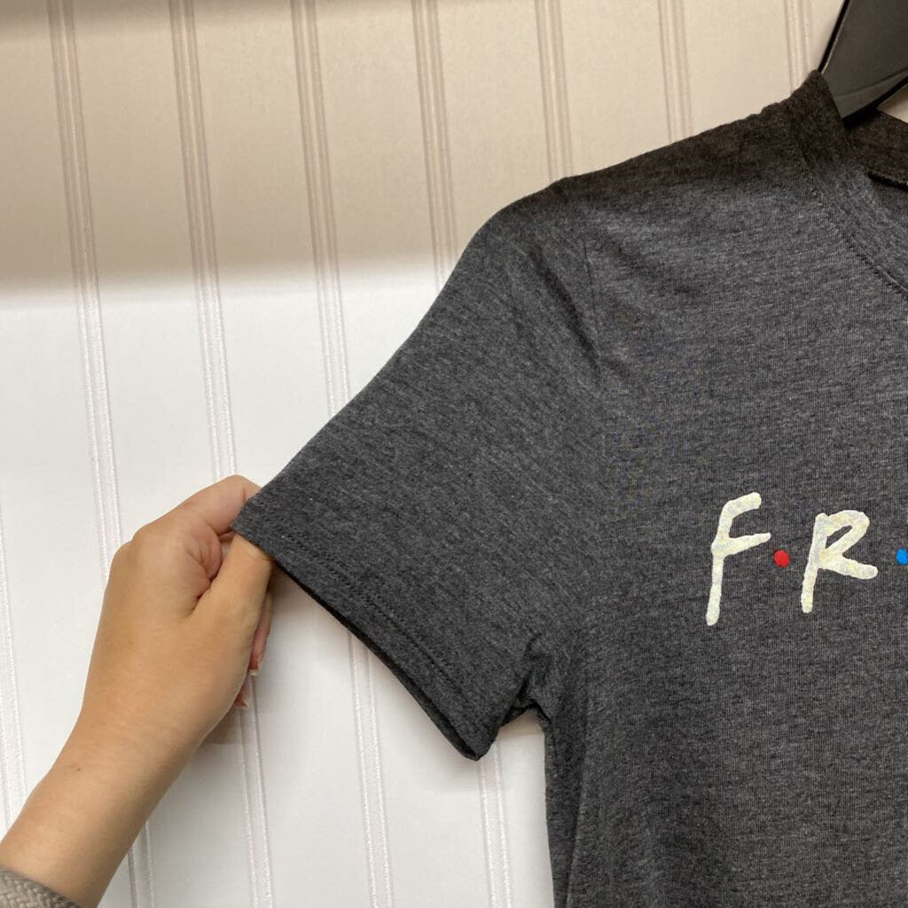 FRIENDS GRAPHIC TEE
