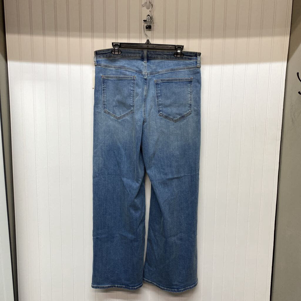 WIDE LEGGED JEANS