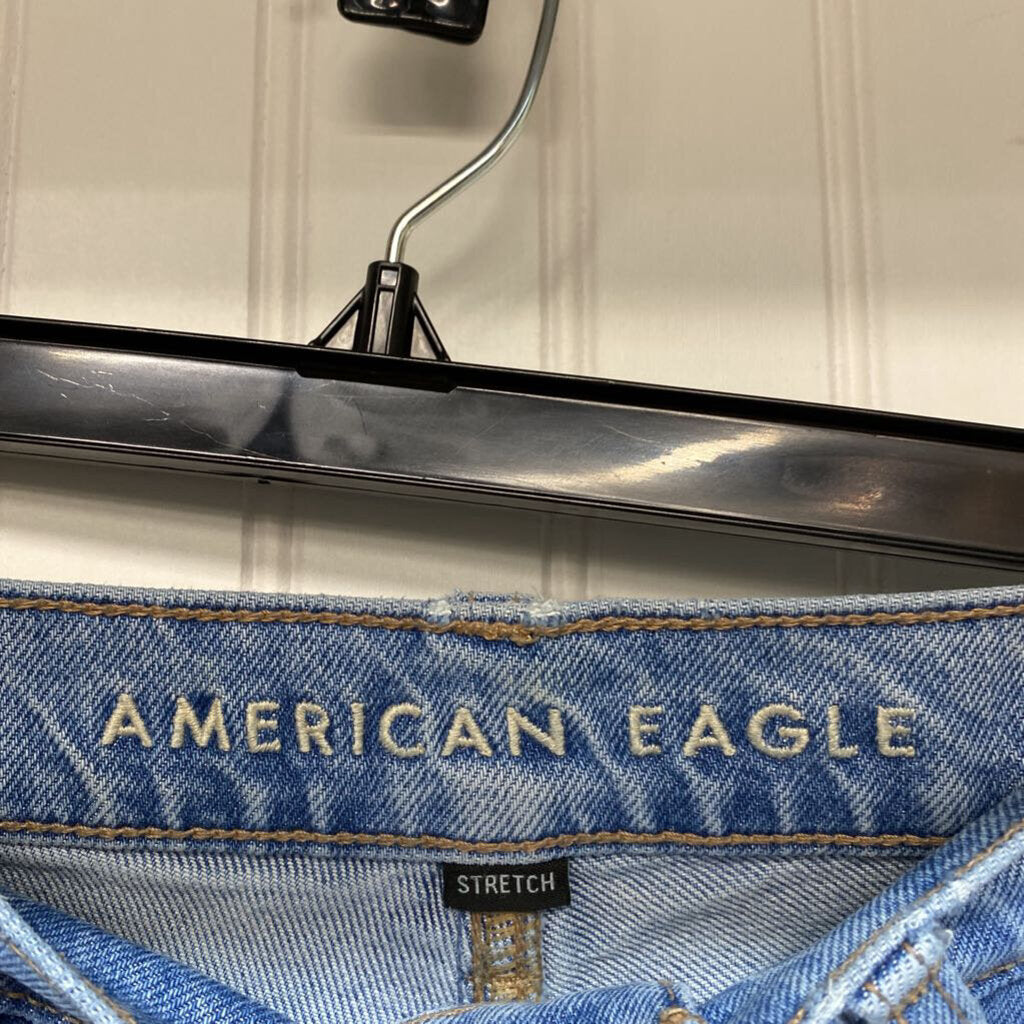 DISTRESSED JEANS