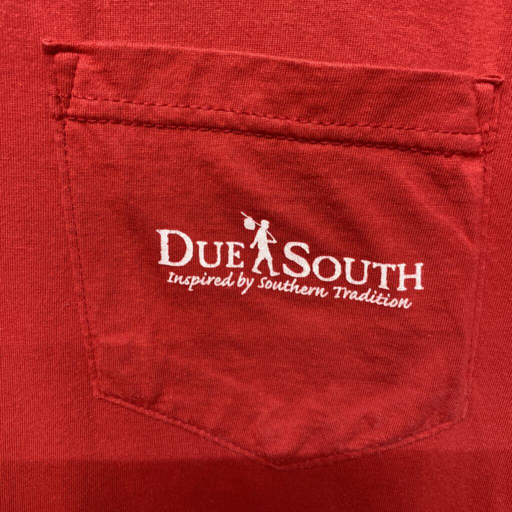 "DUE SOUTH" GRAPHIC POCKET TEE