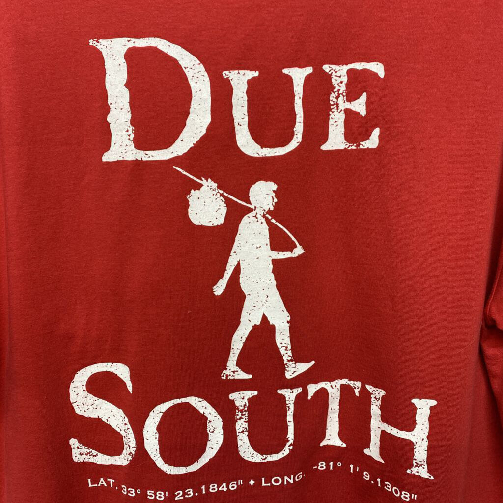 "DUE SOUTH" GRAPHIC POCKET TEE