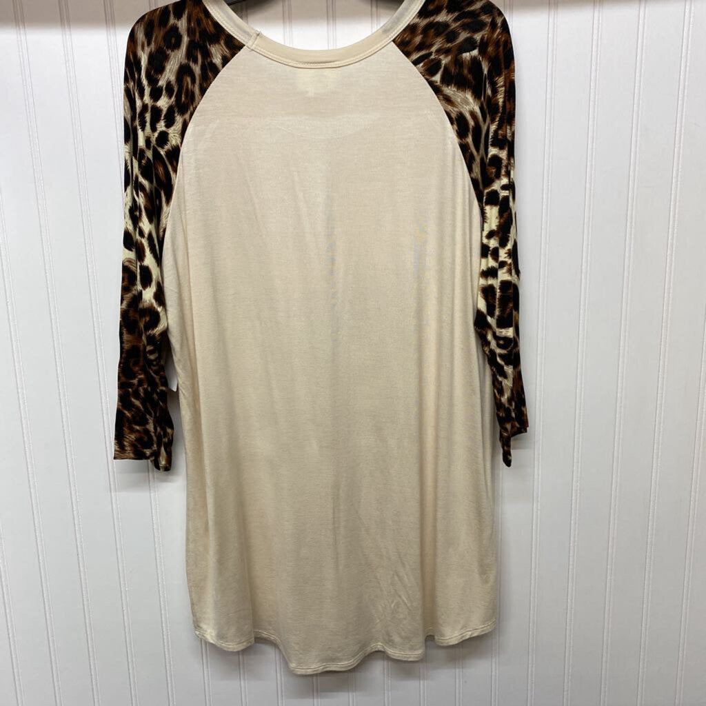 *LONG SLEEVE "MOM" GRAPHIC BASEBALL TEE