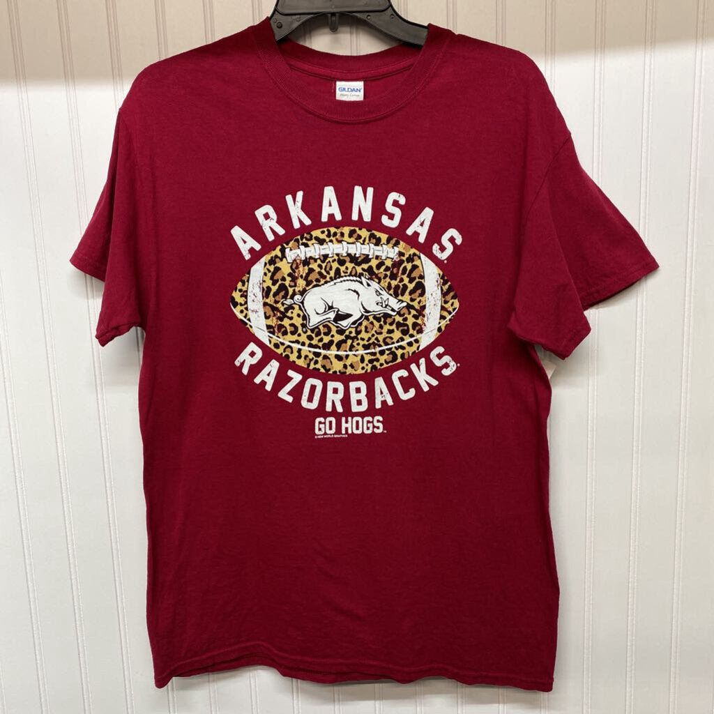 *"ARKANSAS RAZORBACKS" GRAPHIC TEE