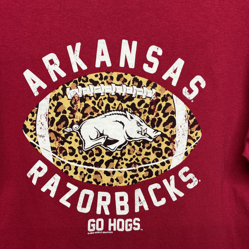 *"ARKANSAS RAZORBACKS" GRAPHIC TEE