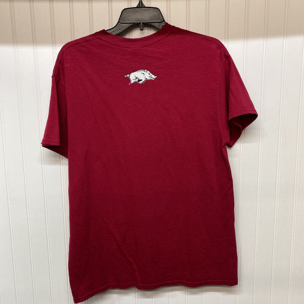 *"ARKANSAS RAZORBACKS" GRAPHIC TEE