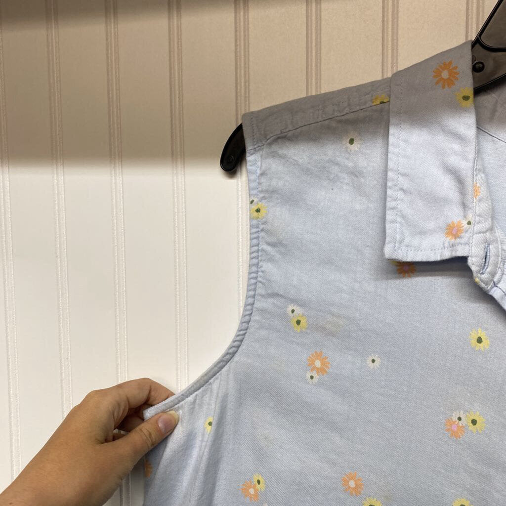 SLEEVELESS BUTTON UP SHIRT