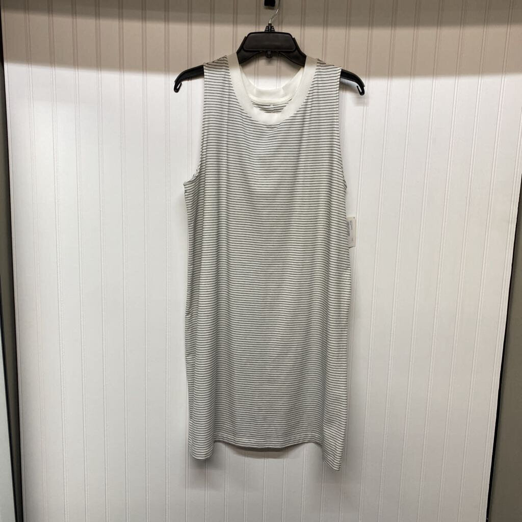 SLEEVELESS KNIT DRESS