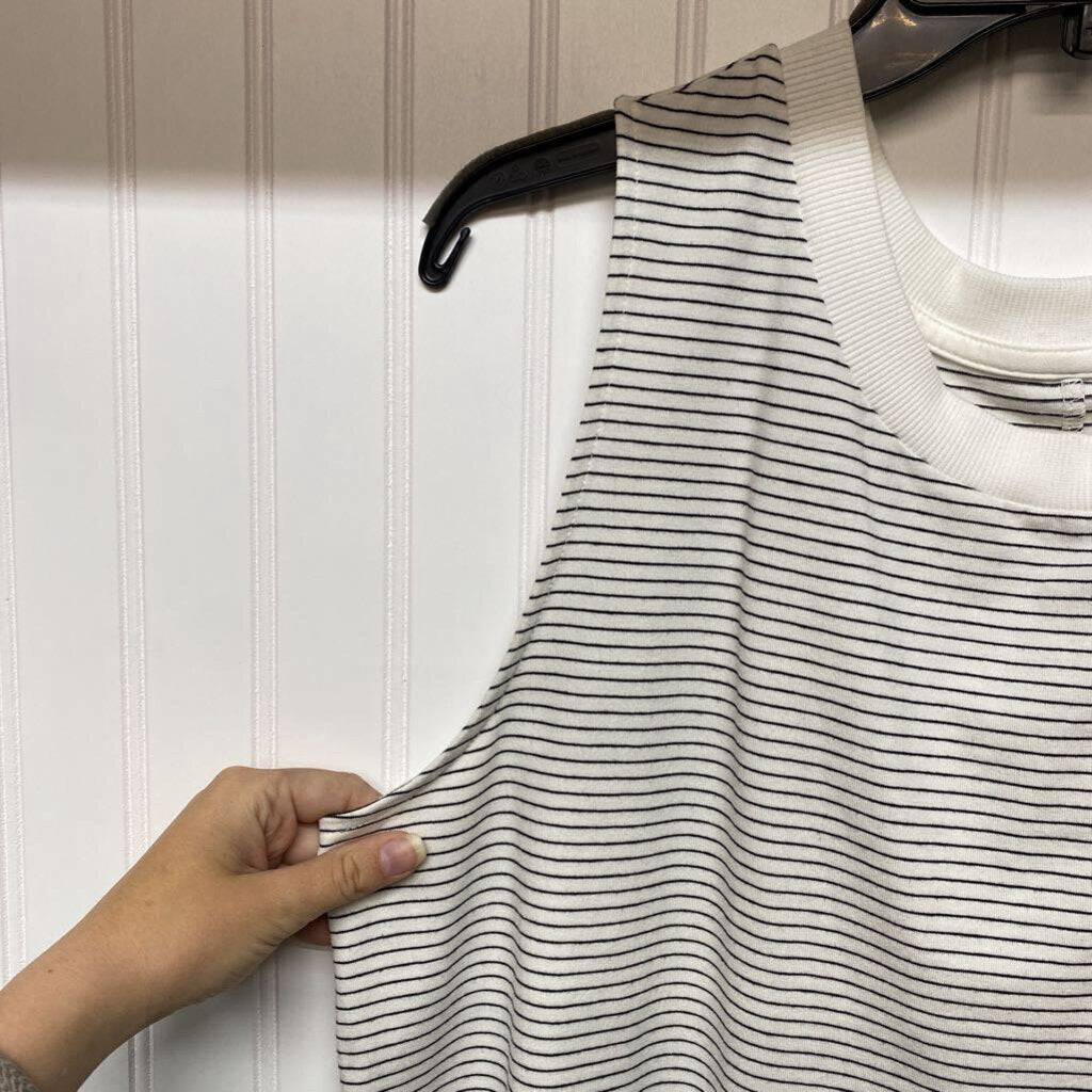 SLEEVELESS KNIT DRESS